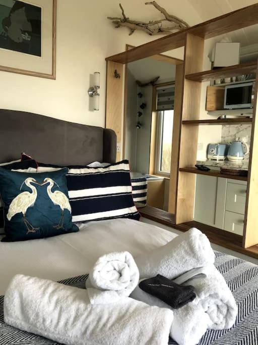 The Beach Hut Hotel Orbost Bagian luar foto