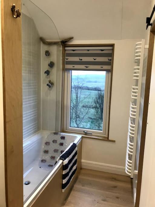 The Beach Hut Hotel Orbost Bagian luar foto