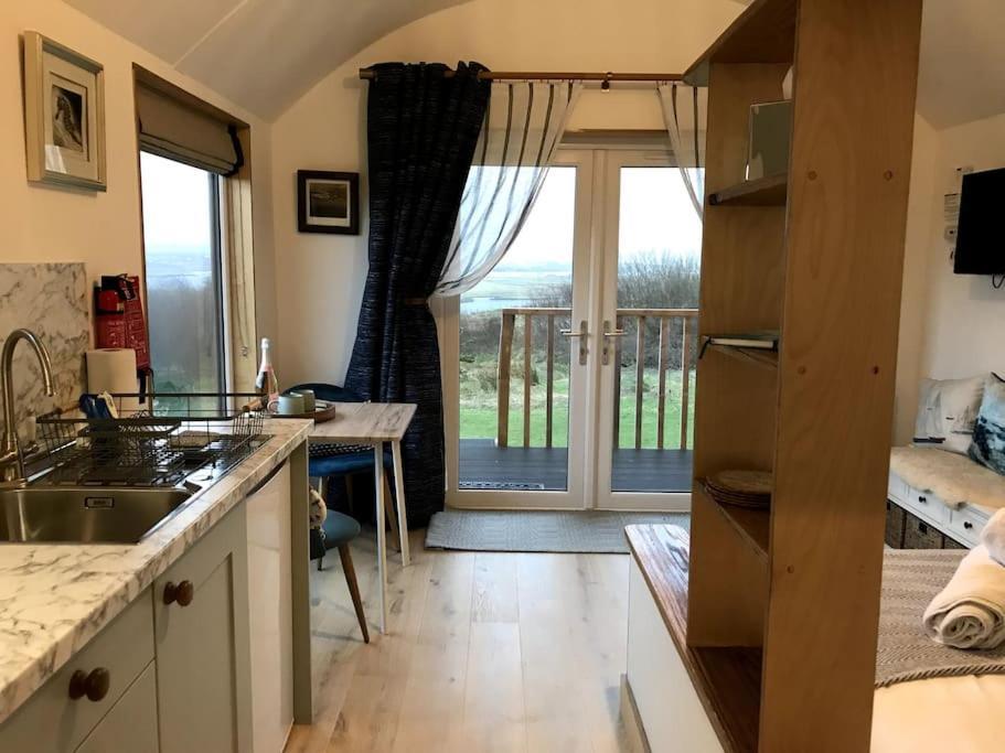 The Beach Hut Hotel Orbost Bagian luar foto